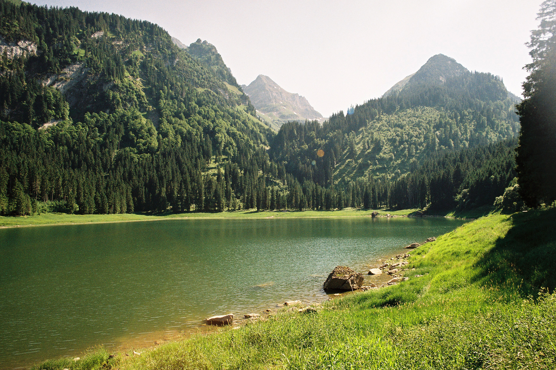 La Suisse entre lacs et montagnes